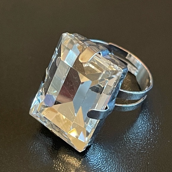 Adjustable clear crystal silver plated ring - Picture 3 of 8